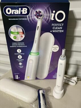 Oral-B iO Series 3 Perfect Clean & Whiten Rechargeable Electric Toothbrush